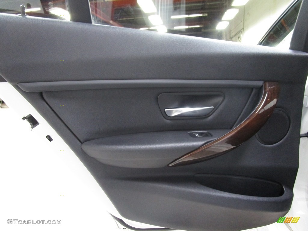 2015 3 Series 320i xDrive Sedan - Alpine White / Black photo #10