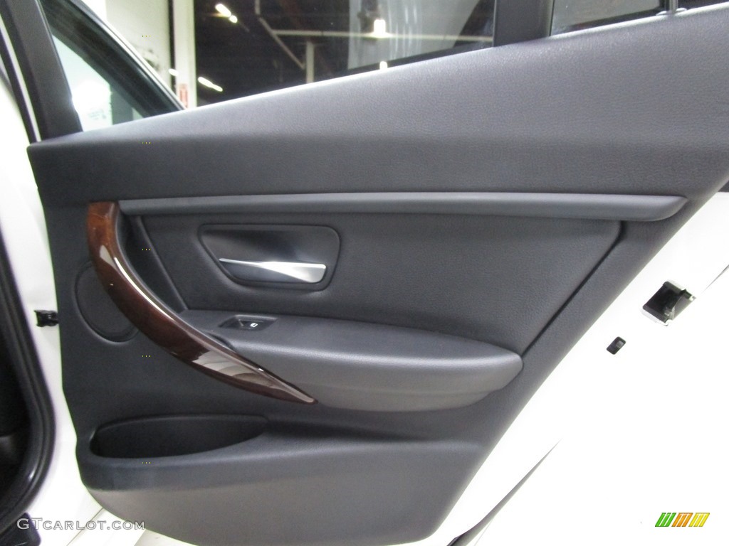 2015 3 Series 320i xDrive Sedan - Alpine White / Black photo #16