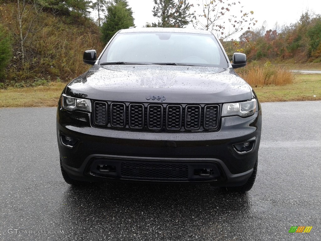 2019 Grand Cherokee Upland 4x4 - Diamond Black Crystal Pearl / Black photo #3