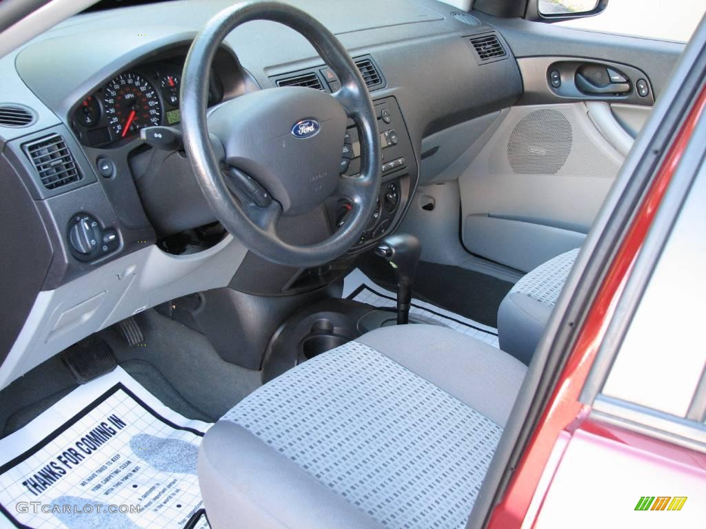 2007 Focus ZX4 SE Sedan - Dark Toreador Red Metallic / Charcoal/Light Flint photo #10