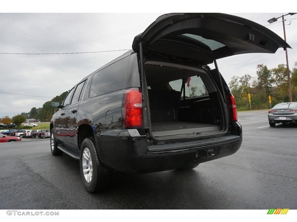 2018 Suburban LT - Black / Jet Black photo #18