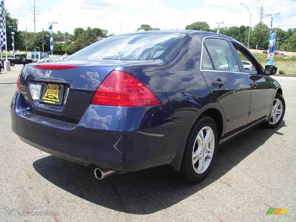 2006 Accord SE Sedan - Royal Blue Pearl / Gray photo #5