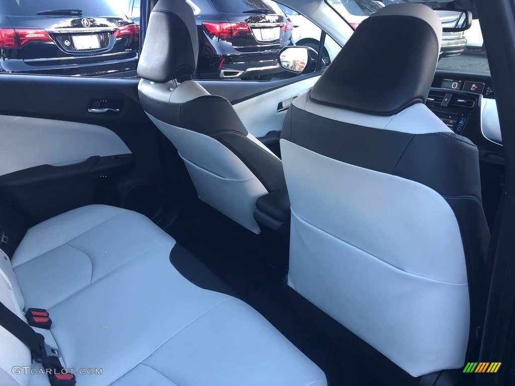 2017 Prius Three - Blue Crush Metallic / Moonstone Gray photo #28