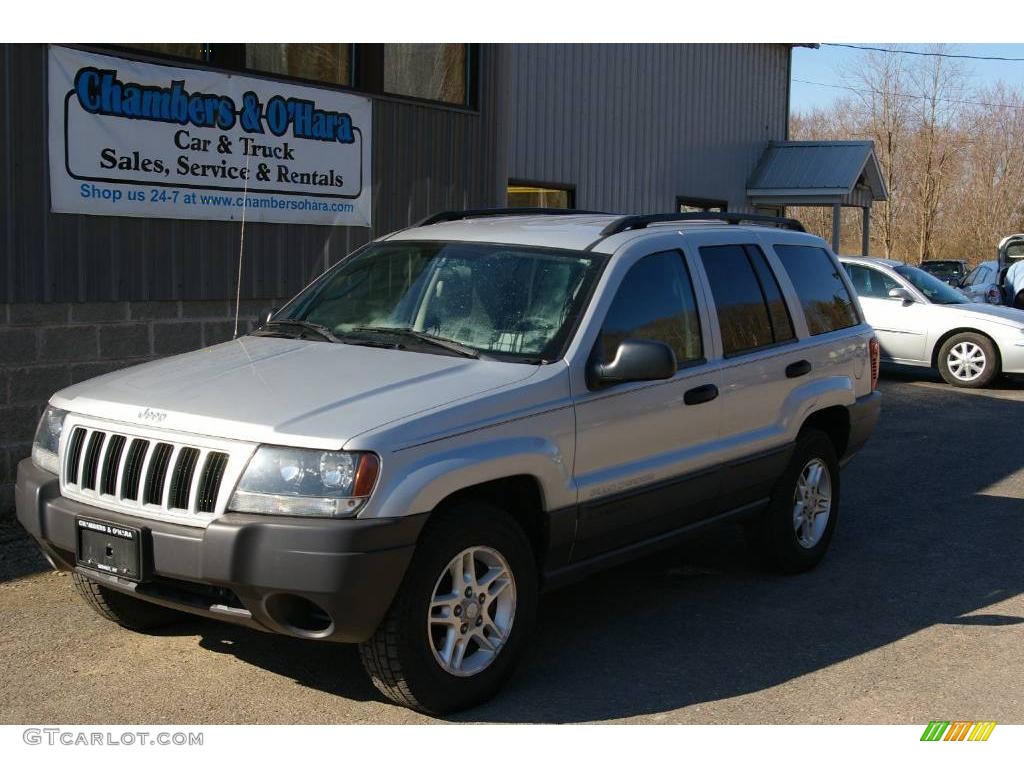 2004 Grand Cherokee Laredo 4x4 - Bright Silver Metallic / Dark Slate Gray photo #1