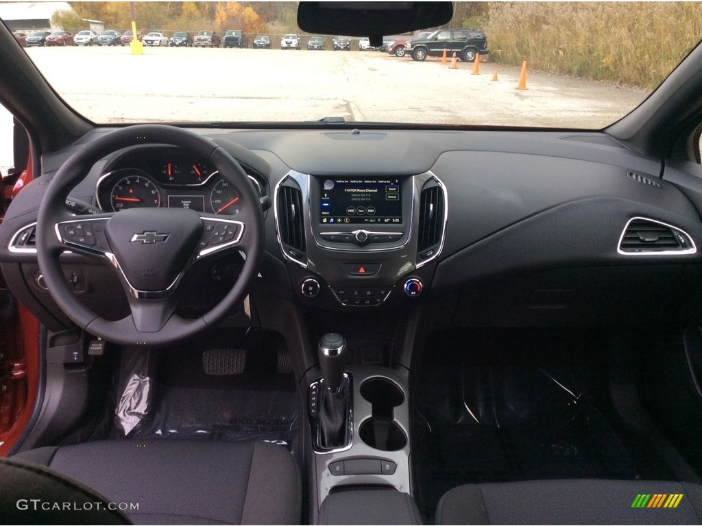 2019 Chevrolet Cruze LT Hatchback Black Dashboard Photo #130283504