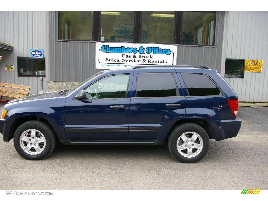 2005 Grand Cherokee Laredo 4x4 - Midnight Blue Pearl / Medium Slate Gray photo #2