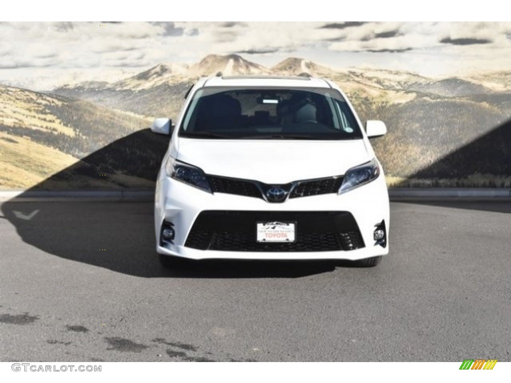 2019 Sienna SE AWD - Super White / Black photo #2