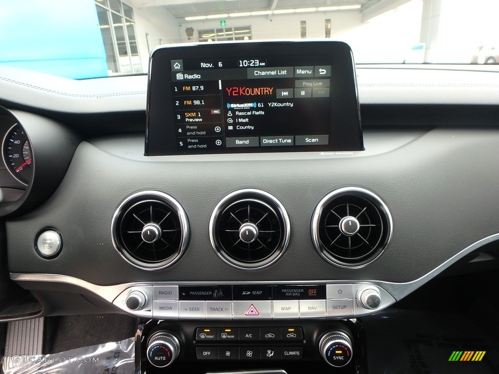 2019 Kia Stinger 2.0L AWD Controls Photo #130303435
