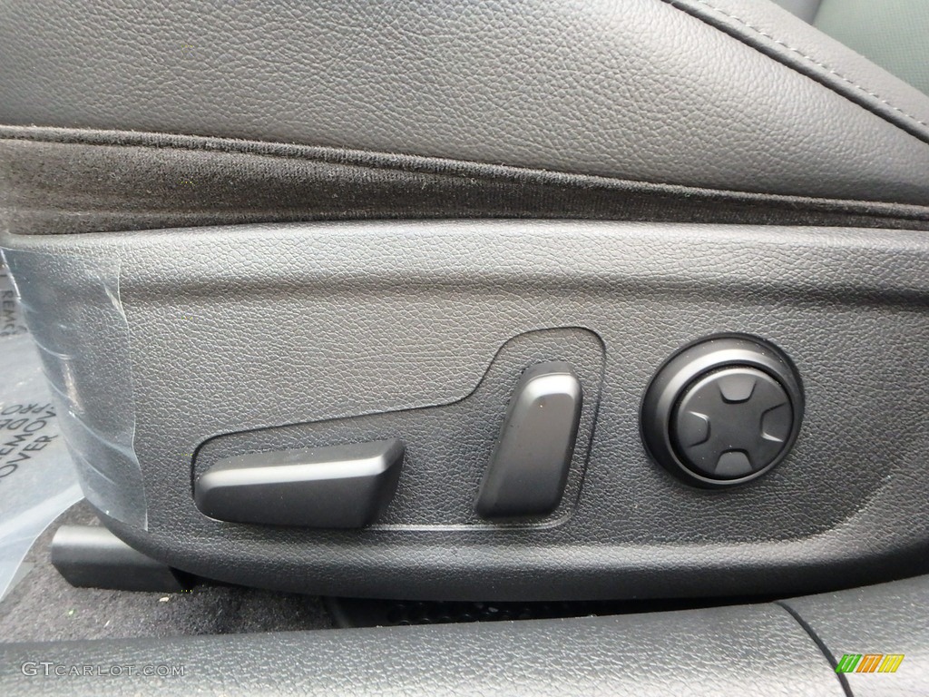 2019 Kia Stinger GT1 AWD Controls Photo #130303909