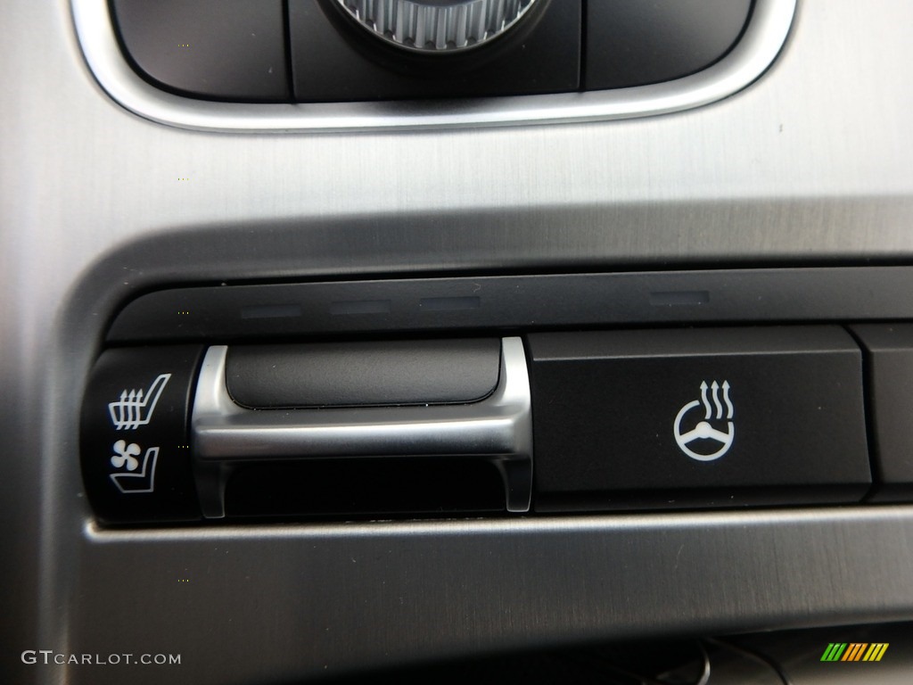 2019 Kia Stinger GT1 AWD Controls Photo #130304029