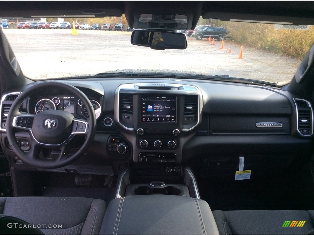 2019 1500 Big Horn Crew Cab 4x4 - Diamond Black Crystal Pearl / Black photo #11