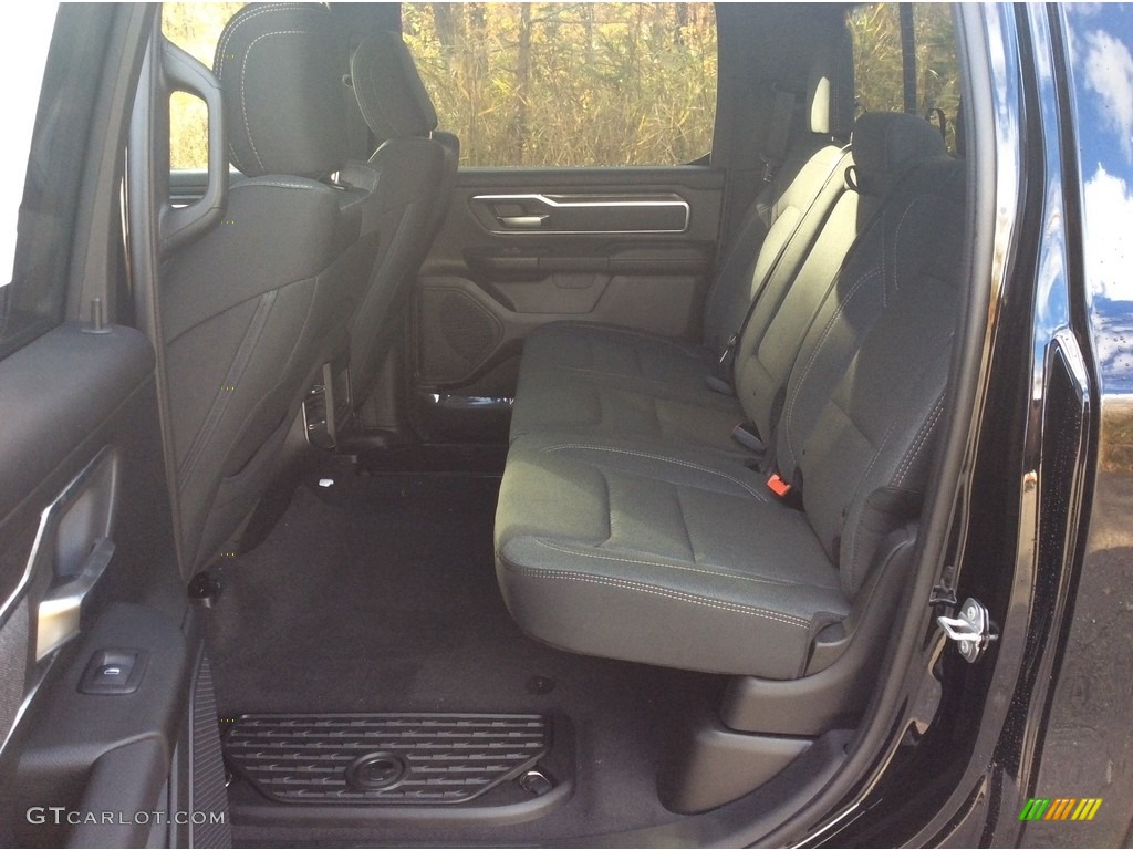 2019 1500 Big Horn Crew Cab 4x4 - Diamond Black Crystal Pearl / Black photo #15