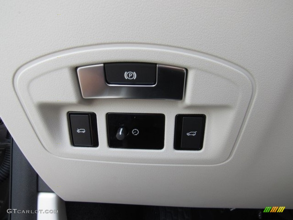 2019 Jaguar I-PACE First Edition AWD Controls Photo #130332175