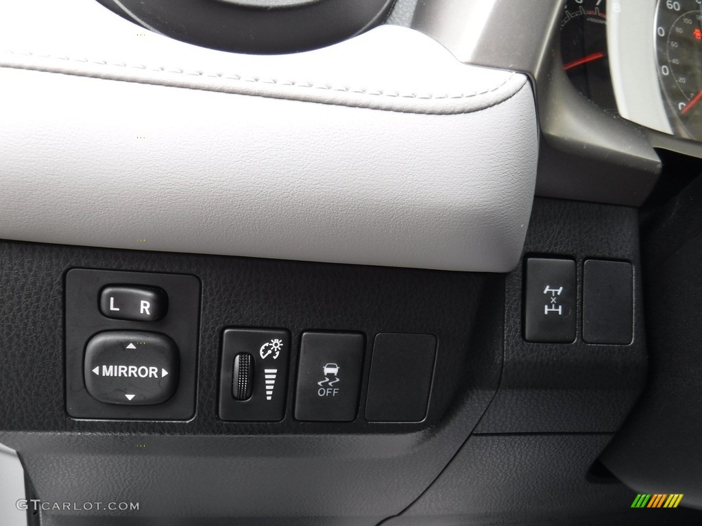 2013 RAV4 XLE AWD - Classic Silver Metallic / Ash photo #14