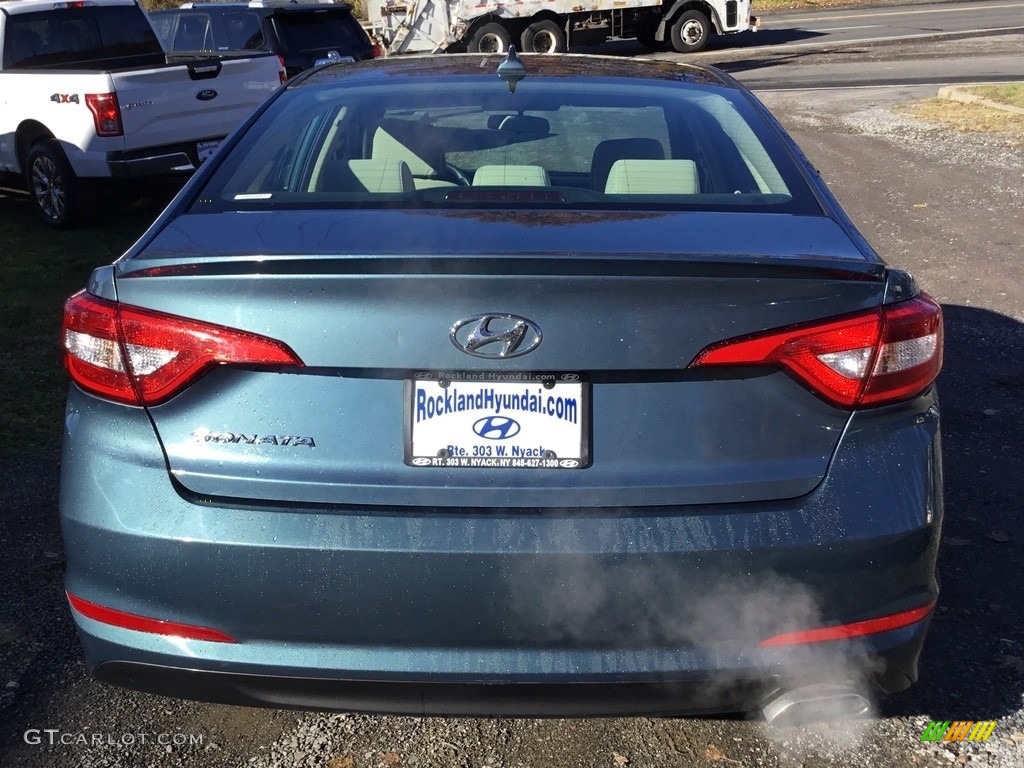 2017 Sonata SE - Lakeside Blue / Beige photo #5