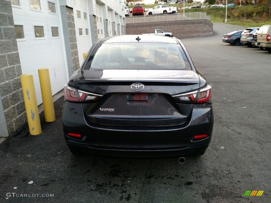 2019 Yaris LE - Graphite / Gray photo #4