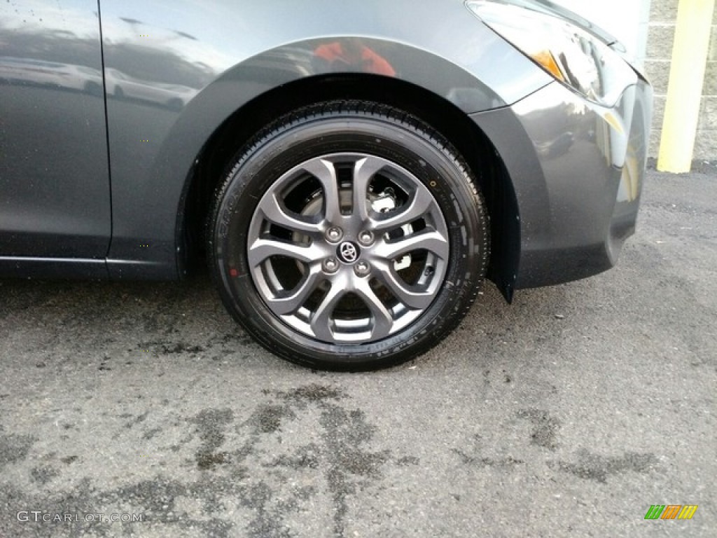 2019 Toyota Yaris LE Wheel Photo #130345472