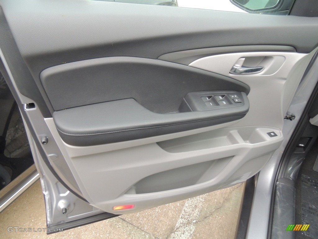 2019 Honda Pilot EX AWD Gray Door Panel Photo #130348073