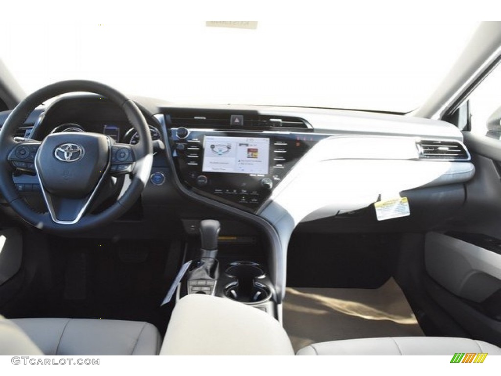 2019 Camry Hybrid LE - Super White / Ash photo #8