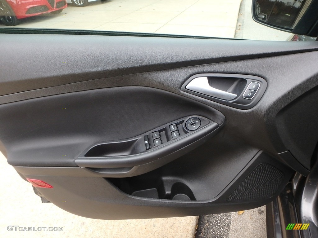 2015 Focus SE Sedan - Magnetic Metallic / Charcoal Black photo #14