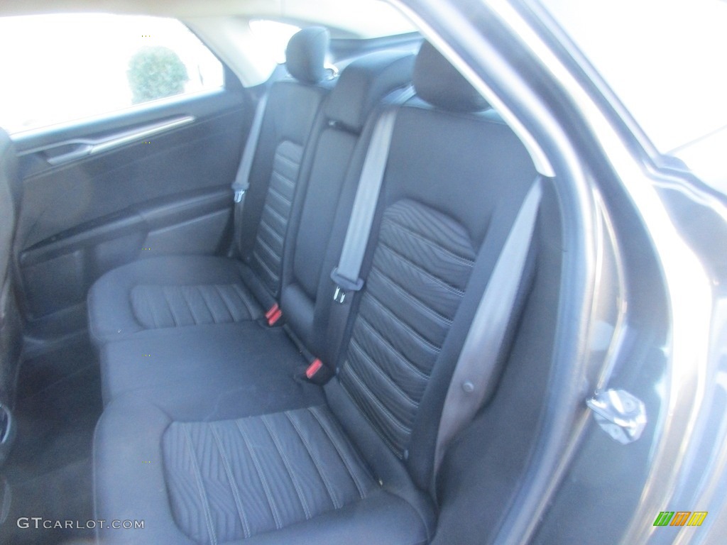 2016 Fusion SE - Guard Metallic / Charcoal Black photo #9
