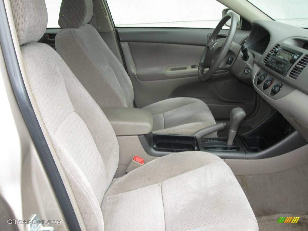 2004 Camry LE - Desert Sand Mica / Taupe photo #5