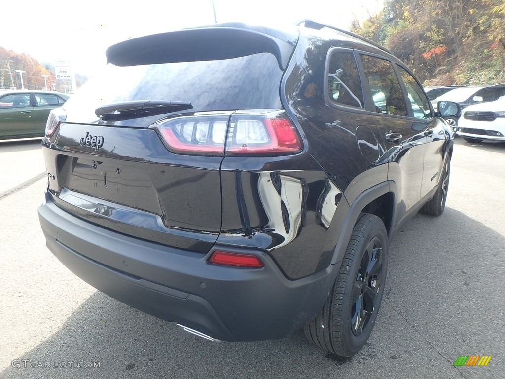 2019 Cherokee Latitude Plus 4x4 - Diamond Black Crystal Pearl / Black photo #5