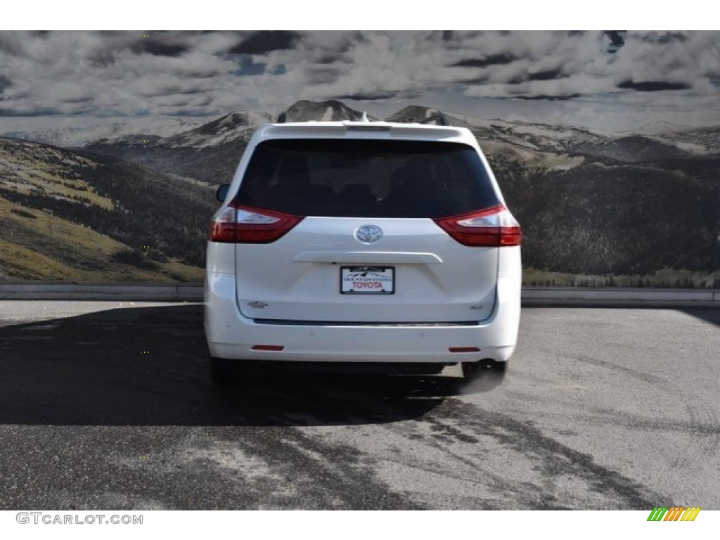 2019 Sienna XLE - Blizzard Pearl White / Ash photo #4