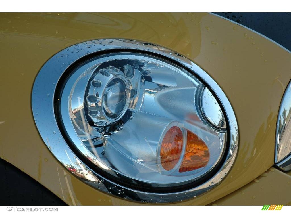 2007 Cooper Hardtop - Mellow Yellow / Punch Carbon Black photo #11