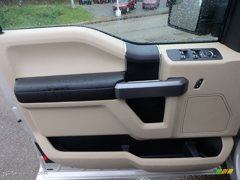2018 Ford F150 XLT SuperCab 4x4 Light Camel Door Panel Photo #130377785