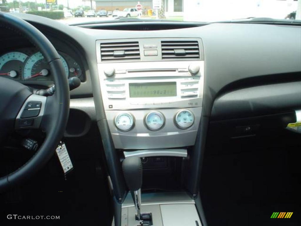 2009 Camry XLE - Super White / Charcoal photo #7