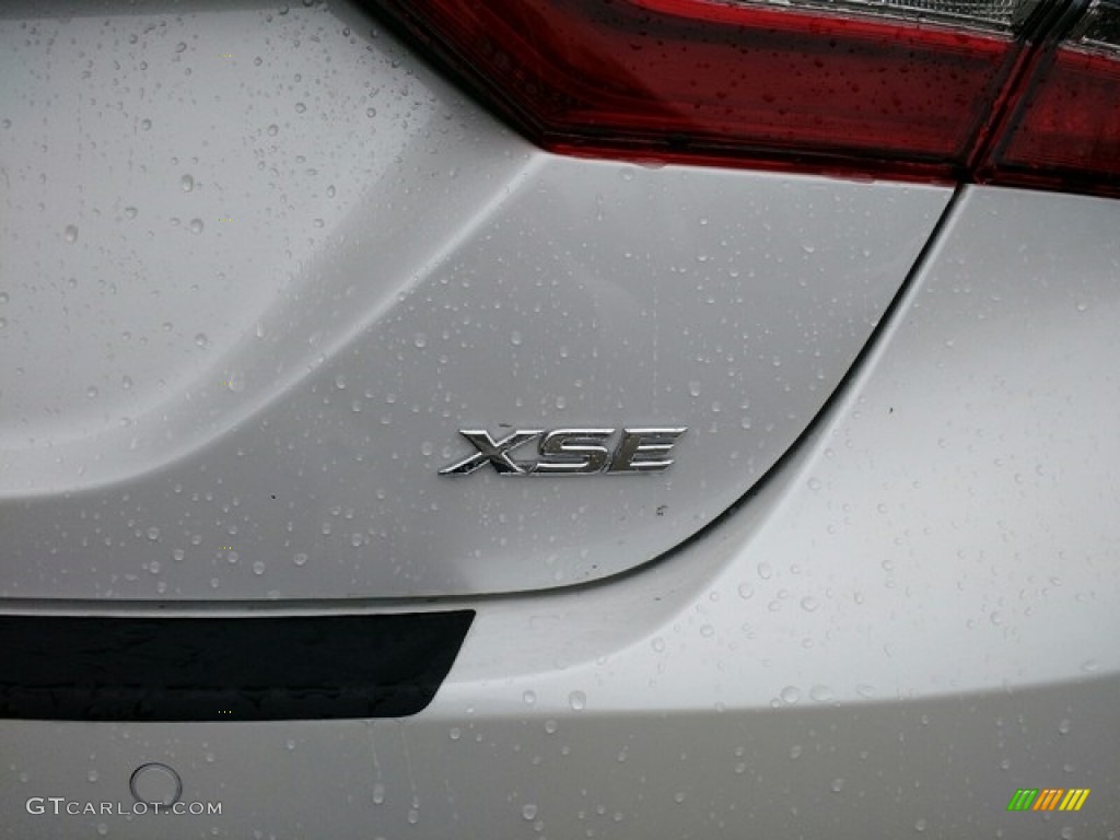 2019 Toyota Camry XSE Marks and Logos Photos