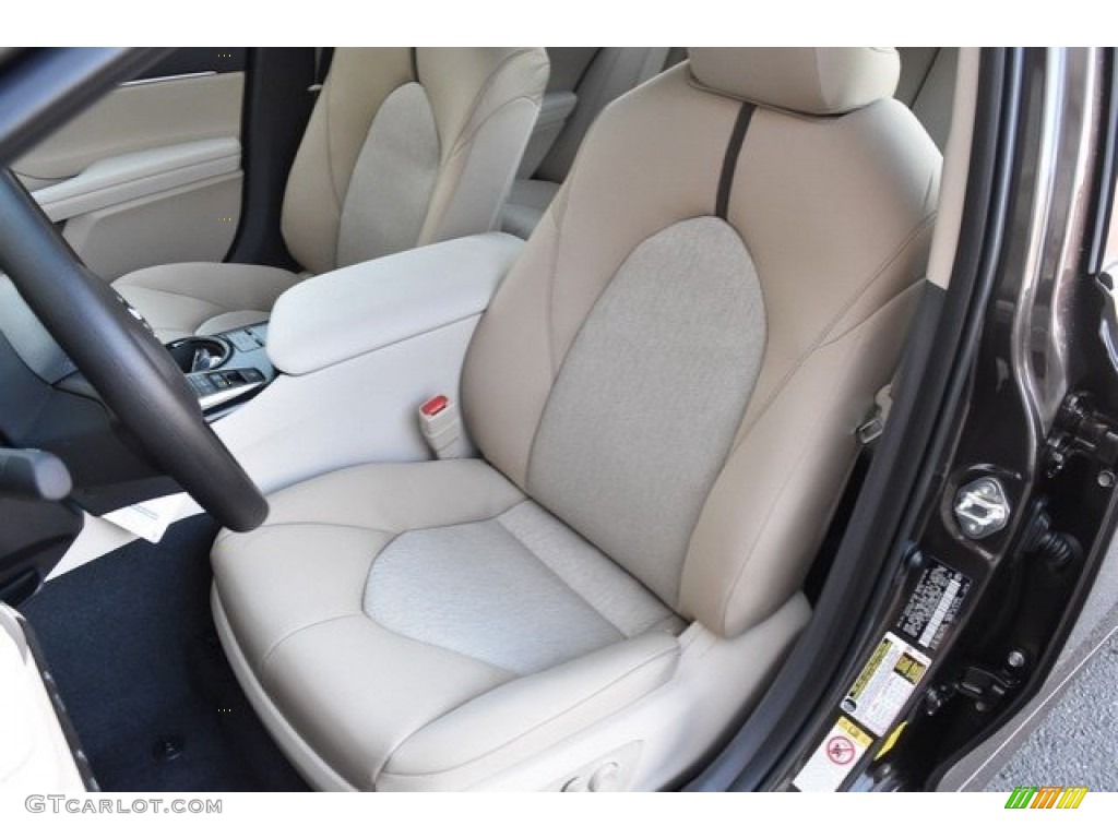 Macadamia Interior 2019 Toyota Camry Hybrid LE Photo #130408535