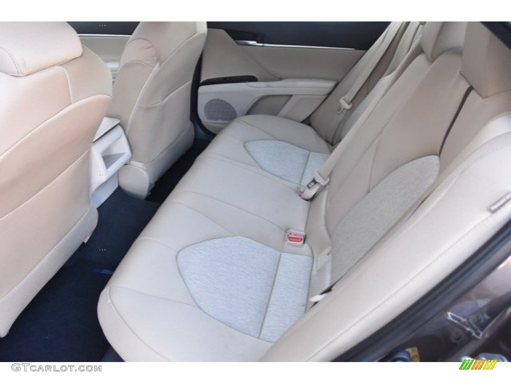 Macadamia Interior 2019 Toyota Camry Hybrid LE Photo #130408629