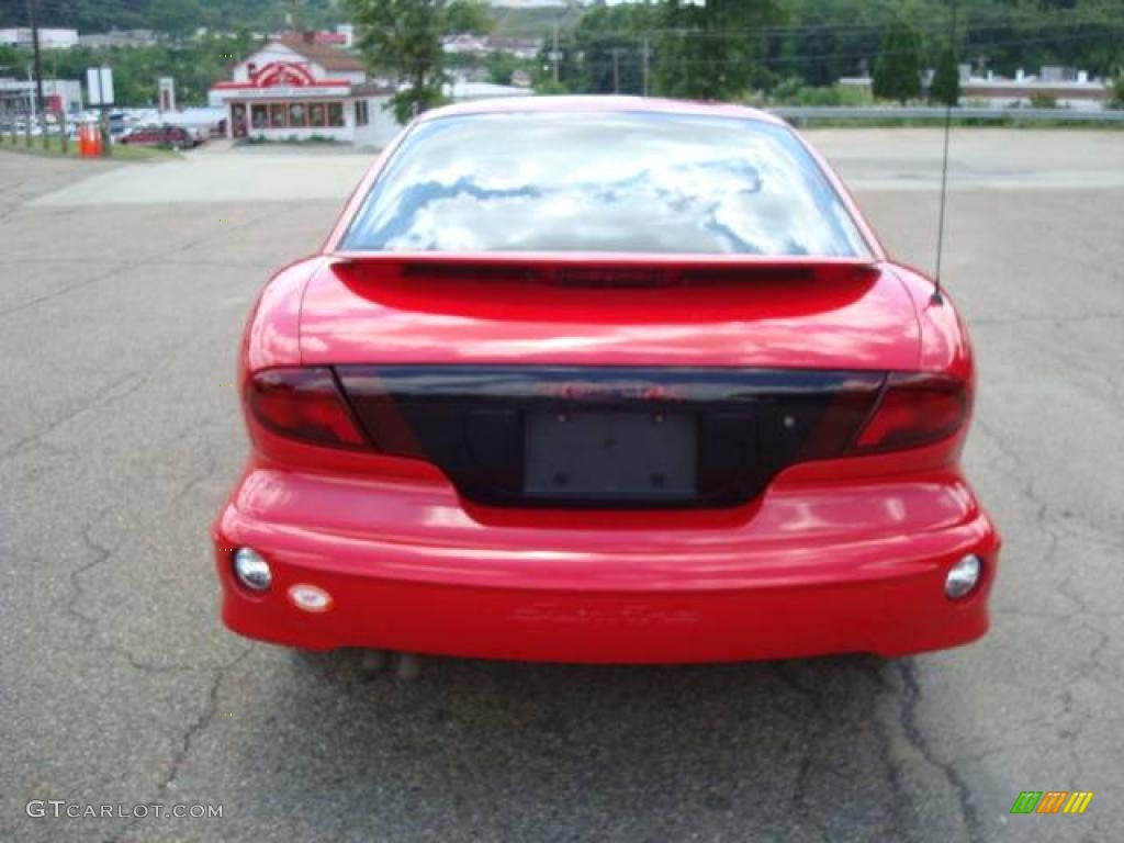 2001 Sunfire SE Coupe - Bright Red / Graphite photo #3