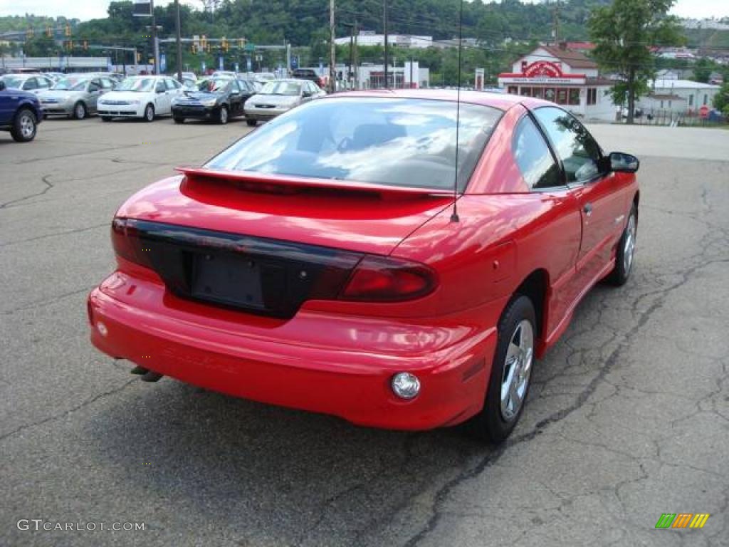 2001 Sunfire SE Coupe - Bright Red / Graphite photo #4