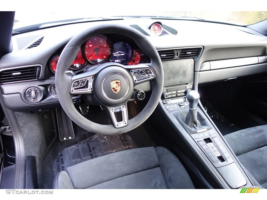 2018 Porsche 911 GTS Coupe Black w/Alcantara Dashboard Photo #130422347