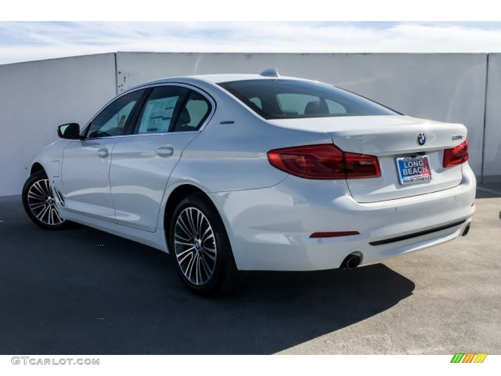 2019 5 Series 530e iPerformance Sedan - Alpine White / Black photo #2
