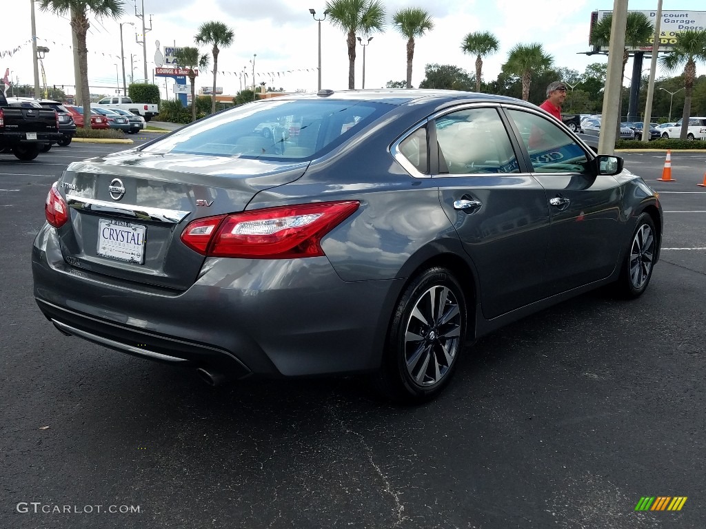 2017 Altima 2.5 SV - Gun Metallic / Beige photo #5