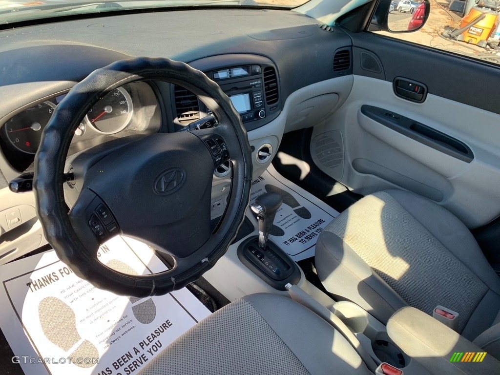 2010 Accent GLS 4 Door - Ebony Black / Gray photo #11