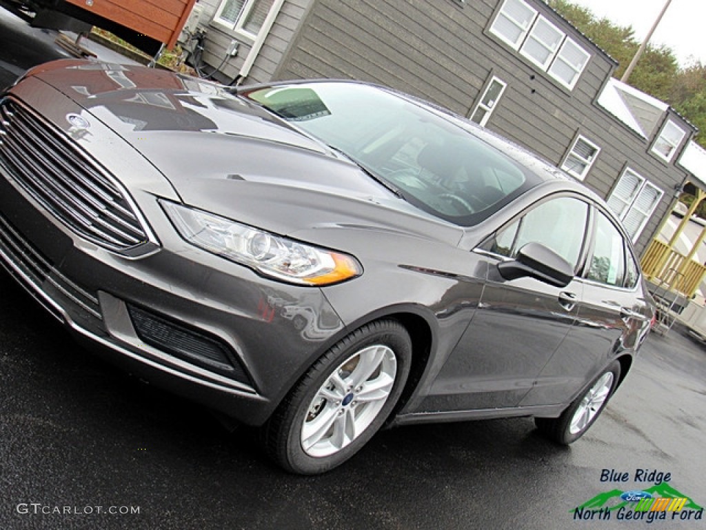 2018 Fusion SE - Magnetic / Ebony photo #31