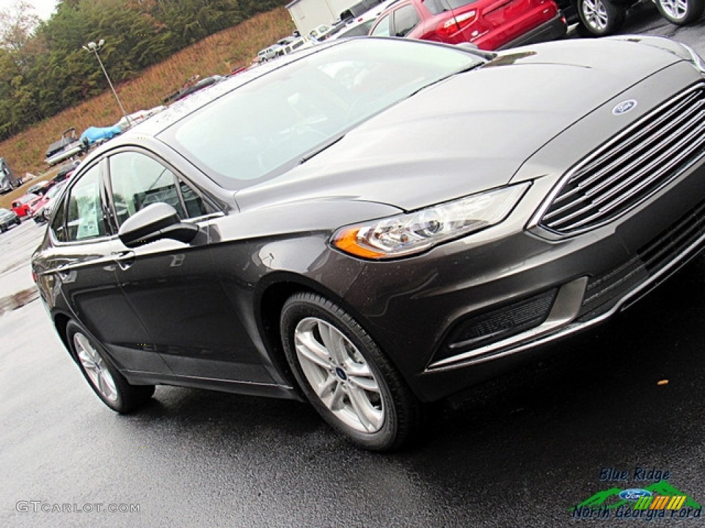 2018 Fusion SE - Magnetic / Ebony photo #32