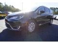 2019 Brilliant Black Crystal Pearl Chrysler Pacifica Touring L  photo #3