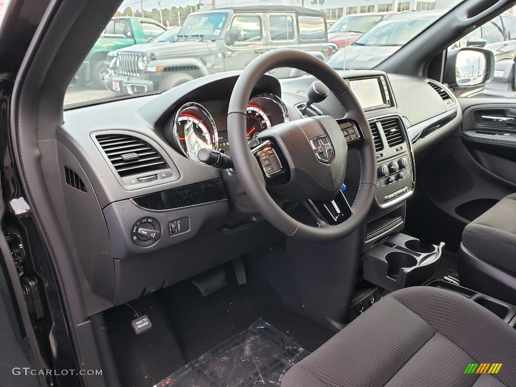 2019 Grand Caravan SE - Black Onyx Crystal Pearl / Black photo #7