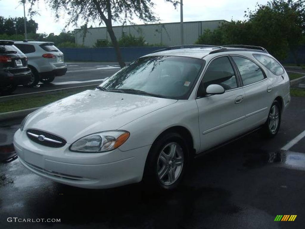 2002 Taurus SEL Wagon - Vibrant White / Medium Graphite photo #1