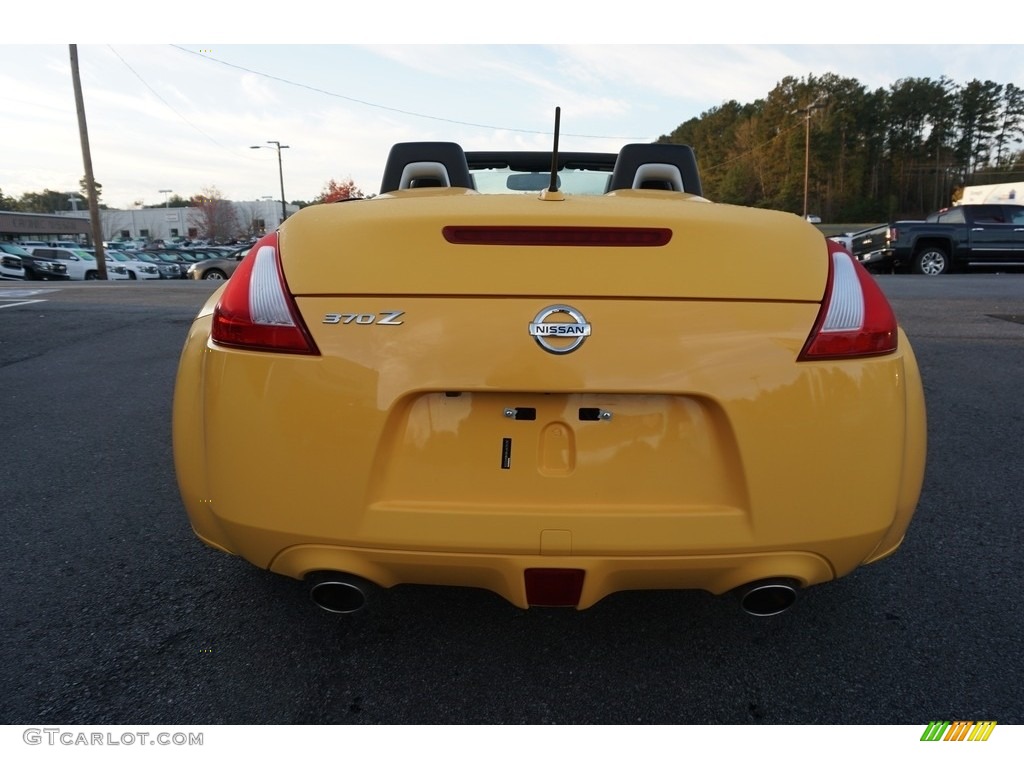 2017 Nissan 370Z Touring Roadster Exhaust Photos