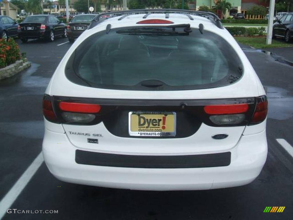 2002 Taurus SEL Wagon - Vibrant White / Medium Graphite photo #4