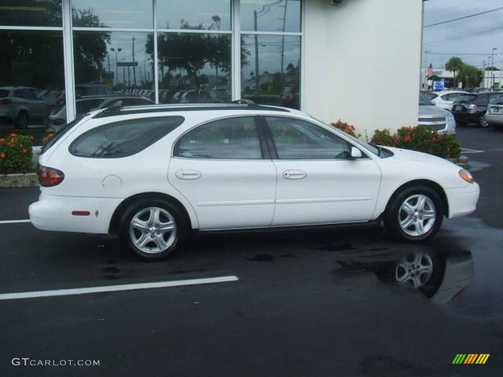 2002 Taurus SEL Wagon - Vibrant White / Medium Graphite photo #6