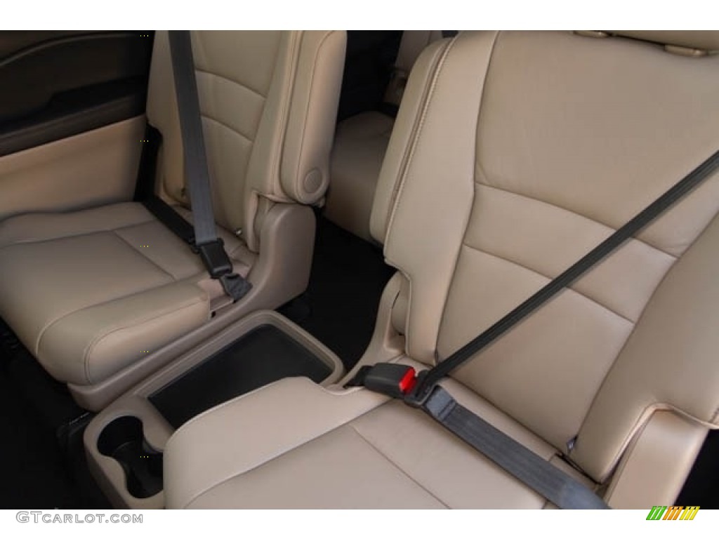 Beige Interior 2019 Honda Pilot Touring Photo #130481549