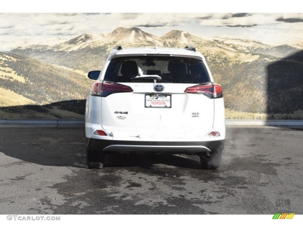2018 RAV4 XLE AWD - Super White / Black photo #4